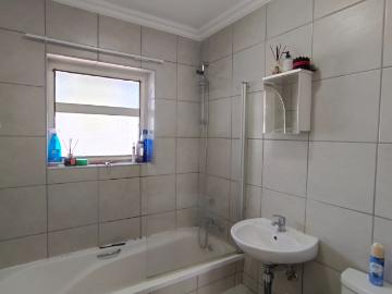 2 Bedroom Apartment / Flat For Sale in Montana