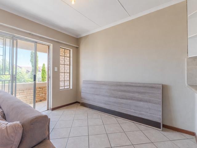 2 Bedroom Apartment / Flat For Sale in Mooikloof Ridge