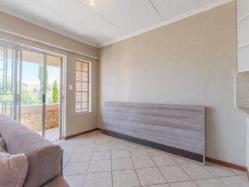 2 Bedroom Apartment / Flat For Sale in Mooikloof Ridge