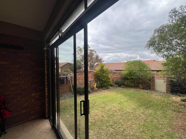 2 Bedroom Apartment / Flat For Sale in Mooikloof Ridge