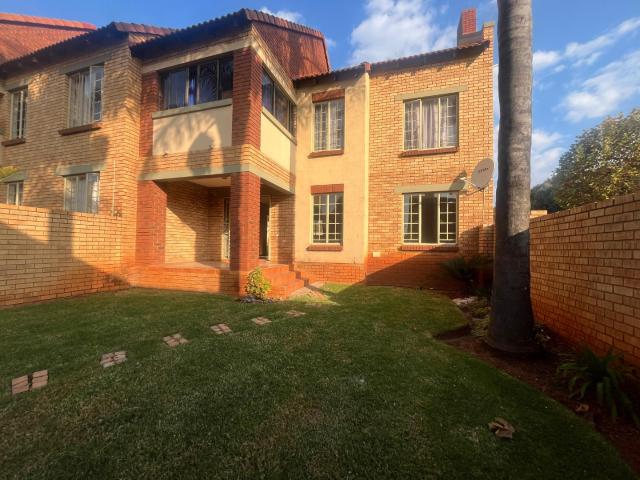 2 Bedroom Apartment / Flat For Sale in Mooikloof Ridge