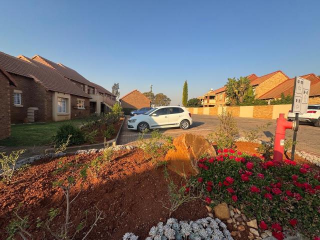 2 Bedroom Apartment / Flat For Sale in Mooikloof Ridge