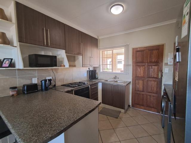 2 Bedroom Apartment / Flat For Sale in Mooikloof Ridge