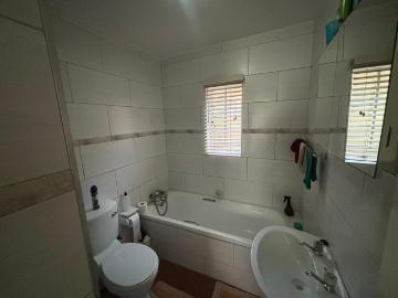2 Bedroom Apartment / Flat For Sale in Mooikloof