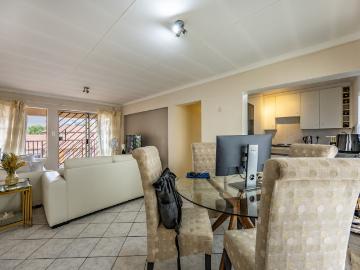 2 Bedroom Apartment / Flat For Sale in Moreleta Park