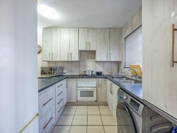 2 Bedroom Apartment / Flat For Sale in Moreleta Park