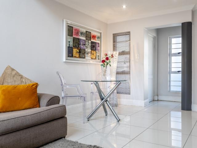 2 Bedroom Apartment / Flat For Sale in Morningside