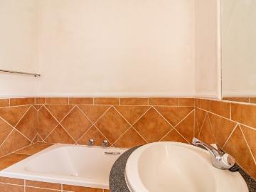 2 Bedroom Apartment / Flat For Sale in Morningside