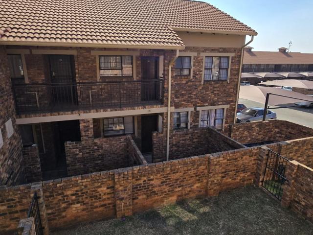 2 Bedroom Apartment / Flat For Sale in Magalieskruin