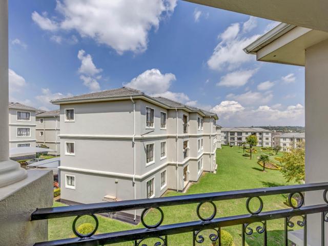 2 Bedroom Apartment / Flat For Sale in Maroeladal