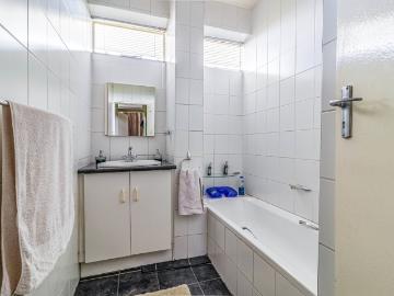 2 Bedroom Apartment / Flat For Sale in Melrose