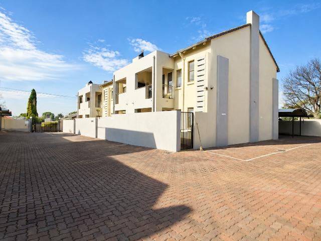 2 Bedroom Apartment / Flat For Sale in Menlo Park