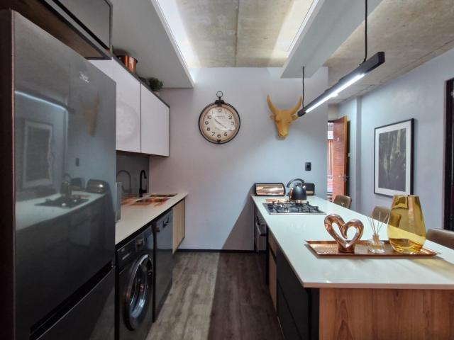 2 Bedroom Apartment / Flat For Sale in Menlo Park
