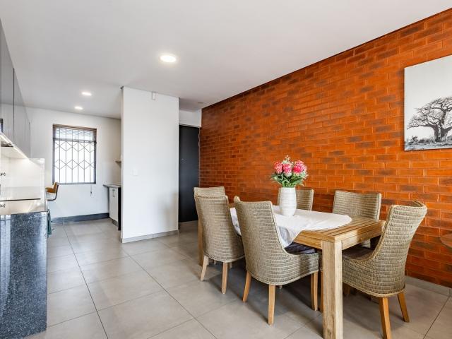 2 Bedroom Apartment / Flat For Sale in Menlo Park