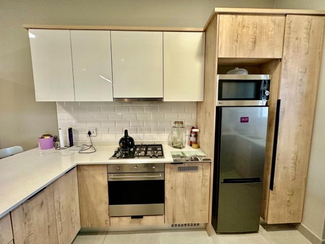 2 Bedroom Apartment / Flat For Sale in Menlo Park