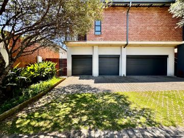 2 Bedroom Apartment / Flat For Sale in Menlo Park