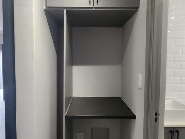 2 Bedroom Apartment / Flat For Sale in Menlo Park