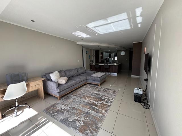 2 Bedroom Apartment / Flat For Sale in Menlo Park