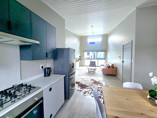 2 Bedroom Apartment / Flat For Sale in Menlo Park