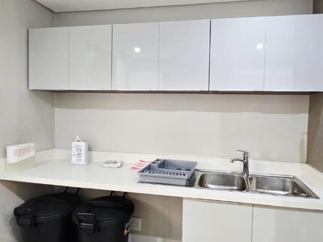 2 Bedroom Apartment / Flat For Sale in Menlo Park