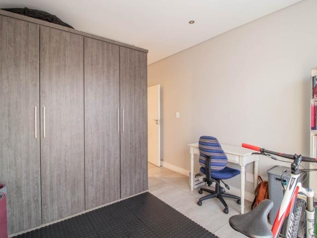 2 Bedroom Apartment / Flat For Sale in Menlo Park