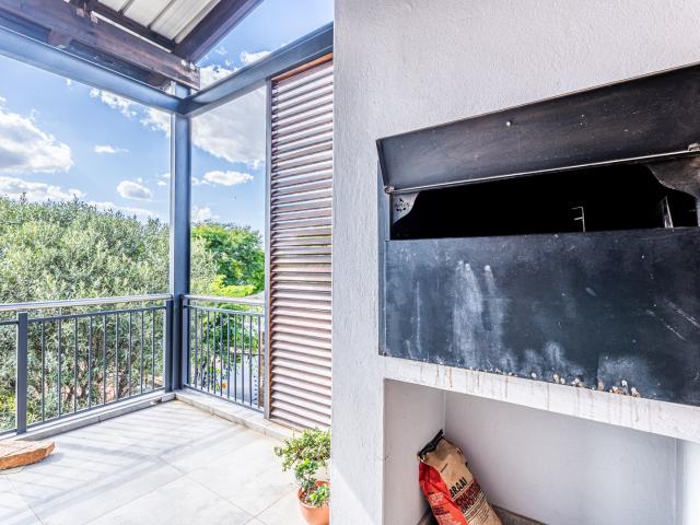 2 Bedroom Apartment / Flat For Sale in Menlo Park