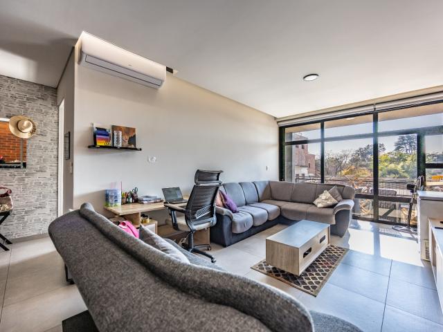 2 Bedroom Apartment / Flat For Sale in Menlo Park