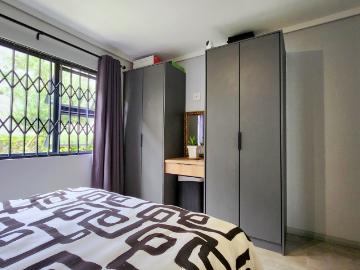 2 Bedroom Apartment / Flat For Sale in Menlo Park