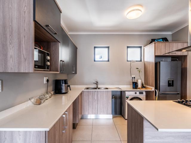 2 Bedroom Apartment / Flat For Sale in Midridge Park