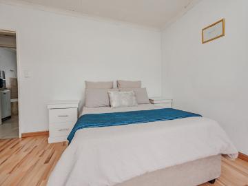 Apartment for sale in Mogale City Local Municipality