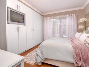 2 Bedroom Apartment / Flat For Sale in Noordheuwel