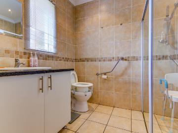 2 Bedroom Apartment / Flat For Sale in Norton Park