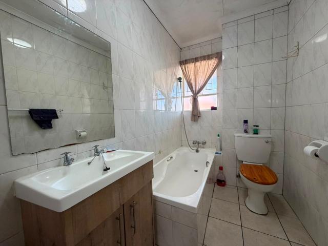 2 Bedroom Apartment / Flat For Sale in New Redruth