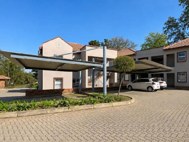 2 Bedroom Apartment / Flat For Sale in Saxonwold