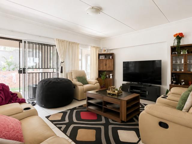2 Bedroom Apartment / Flat For Sale in Saxonwold
