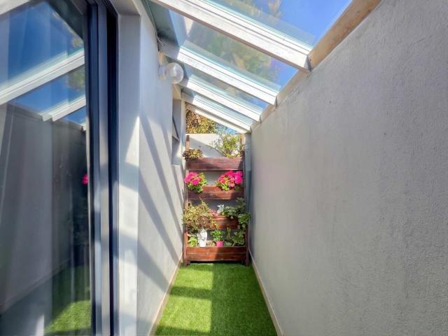 2 Bedroom Apartment / Flat For Sale in Sea Point