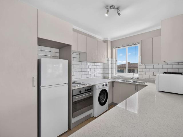 2 Bedroom Apartment / Flat For Sale in Sea Point