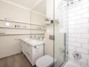 2 Bedroom Apartment / Flat For Sale in Sea Point