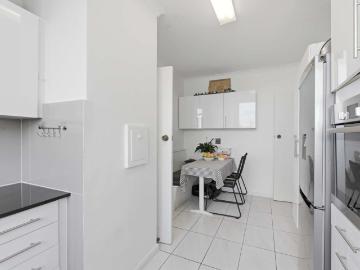 2 Bedroom Apartment / Flat For Sale in Sea Point
