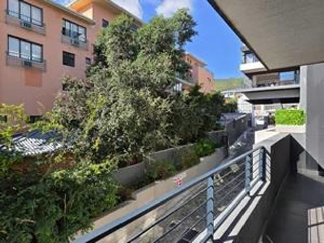 2 Bedroom Apartment / Flat For Sale in Sea Point