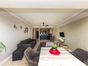 2 Bedroom Apartment / Flat For Sale in Sea Point