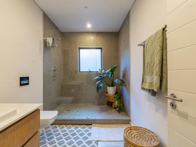 2 Bedroom Apartment / Flat For Sale in Sheffield Beach