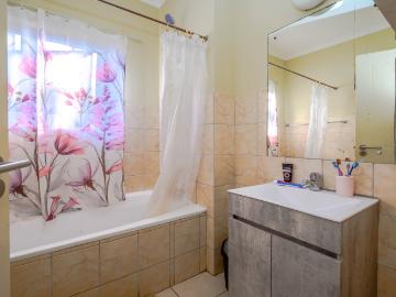 2 Bedroom Apartment / Flat For Sale in Sheffield Beach