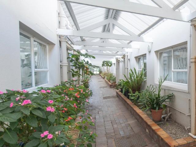 2 Bedroom Apartment / Flat For Sale in St Georges Park