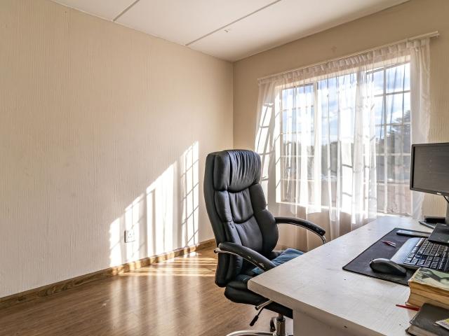 2 Bedroom Apartment / Flat For Sale in Sundowner