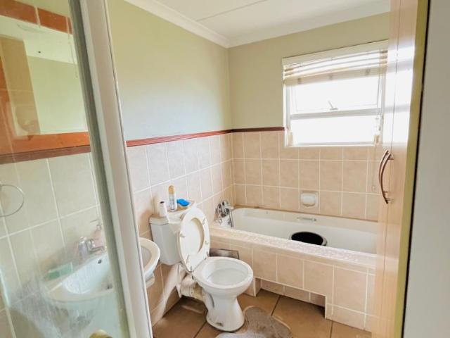 2 Bedroom Apartment / Flat For Sale in Sunninghill