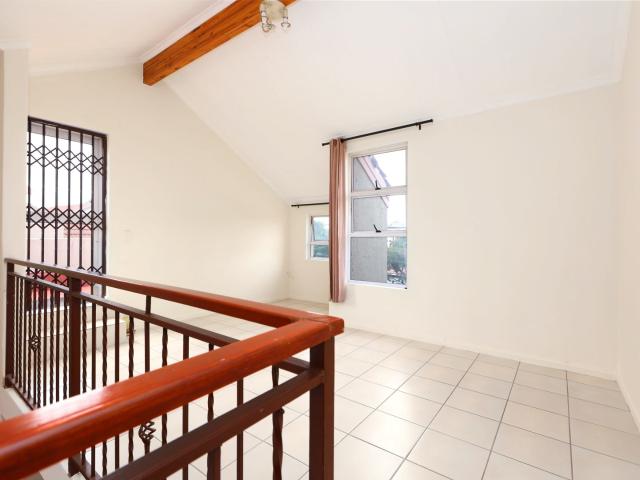 2 Bedroom Apartment / Flat For Sale in Sunninghill