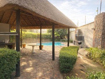 2 Bedroom Apartment / Flat For Sale in Sunninghill