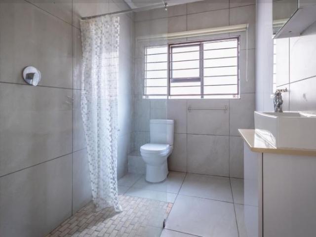 2 Bedroom Apartment / Flat For Sale in Sunninghill