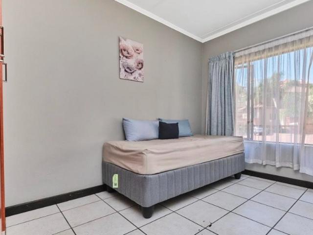 2 Bedroom Apartment / Flat For Sale in Sunninghill